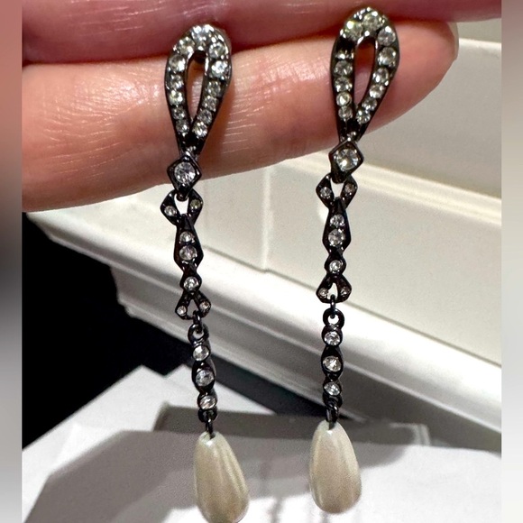 ✨ Stunning Swarovski Vintage Pave Crystal and Faux Pearl Drop Earrings - Picture 4 of 16